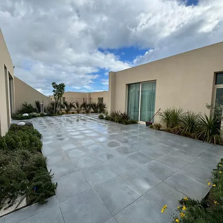 Luxury & Guest House, Coast Daire
