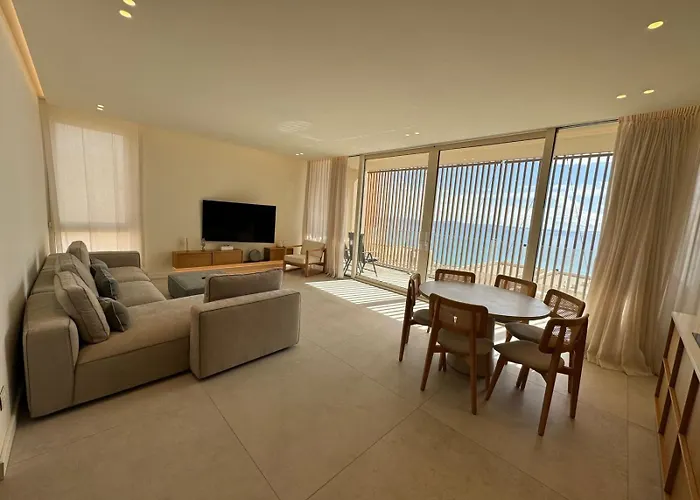 Luxury & Guest House, Coast