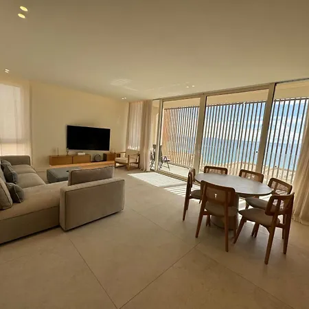 Luxury & Guest House, Coast